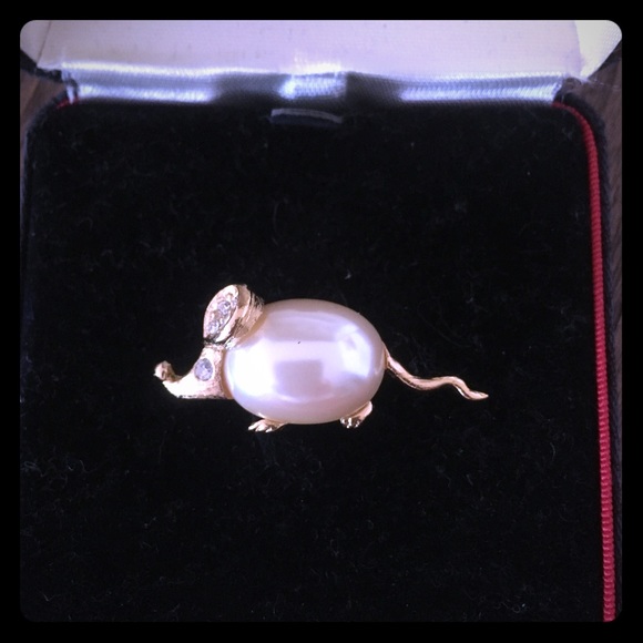 Richelieu Jewelry - Richelieu vintage mouse brooch
